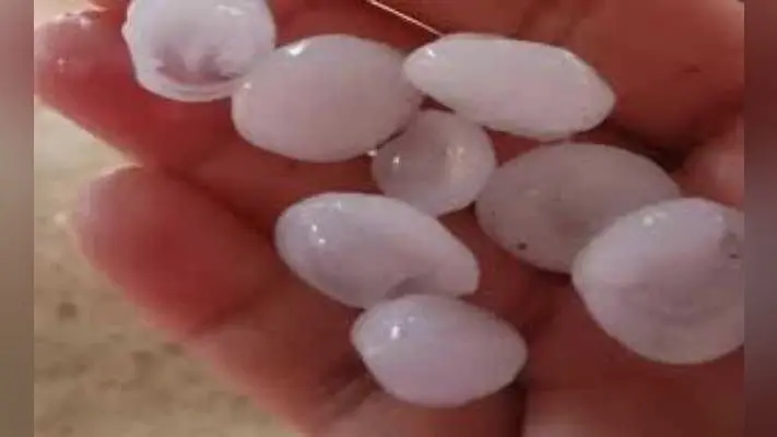 ओलावृष्टि से दर्जनों घरों के छप्पर उड़े, बढ़ी परेशानी