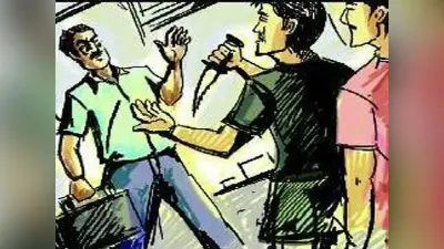 32 हजार छीन कर भागे तीन विदेशी