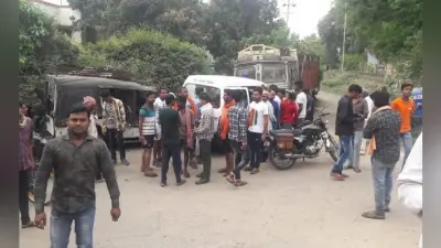 रांची से घर लौट रहे युवकों की बाइक दूसरी बाइक से टकरायी, दो की मौत, एक गंभीर