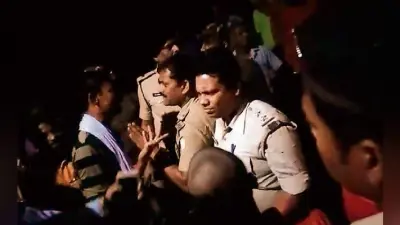 भागलपुर : छेड़खानी को ले भिड़े दो गुट, फायरिंग, उप्रदवियों ने की तोड़फोड़ पुलिस को बनाया बंधक