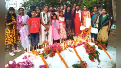 अपने पूर्वजों की कब्र पर फूल माला अर्पित कर पास्का पर्व मनाया गया