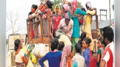दूसरे बागानों में काम करने को मजबूर श्रमिक