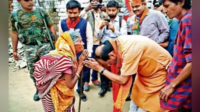 कांके : सीएम ने कांके में किया रोड शो,मांगे वोट