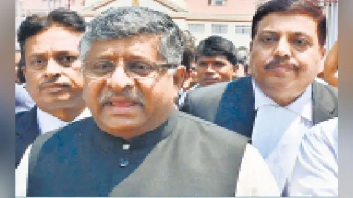 पटना : रविशंकर ने गांधी मैदान में मार्निंग वॉक करने वालों से की गुफ्तगू, कहा, कानून के रखवाले ही करते हैं देश की रक्षा