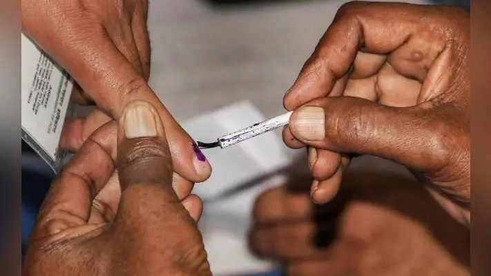 केरल में मतदान के लिए प्रतीक्षा कर रहे दो लोगों की मौत