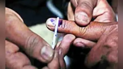 दुमका में 96 मतदाताओं की उम्र सौ वर्ष के पार, आधे से अधिक वोटर 40 से कम उम्र के