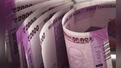 पटना में यूपी नंबर वाली लग्जरी कार से 74 लाख रुपये बरामद , पार्टी का झंडा भी मिला, ड्राइवर हिरासत में