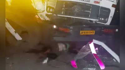 Bokaro : दो हाइवा की सीधी टक्कर में उपचालक की मौत