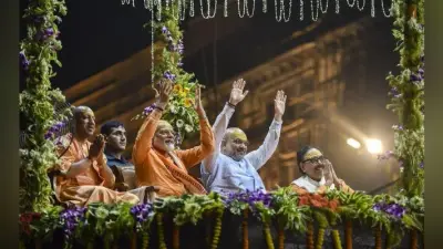 तस्वीरों में देखें… काशी में नॉमिनेशन से एक दिन पूर्व PM नरेंद्र मोदी का मेगा रोडशो