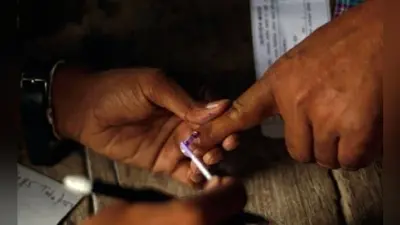 “कमल पर बटन दबाकर लें बदला”