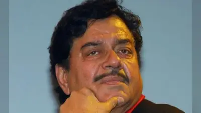 पटना : जिन्ना का नाम लेने पर घिरे शत्रु, फिर कहा जुबान फिसली