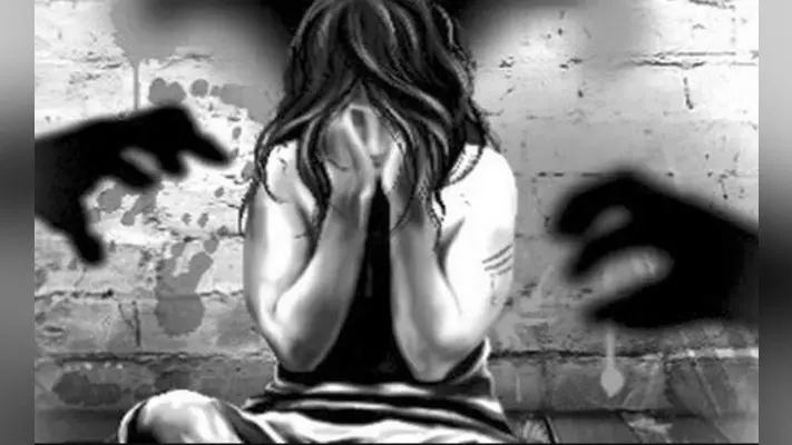 मां-बेटी से बलात्कार, वीडियो बनाकर ब्लैकमेल करने का आरोप