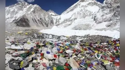 नेपाल : माउंट एवरेस्ट से हटाया गया 3,000 किलोग्राम कचरा