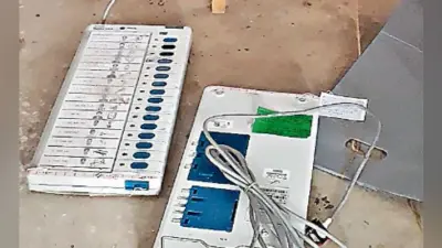 मयूरहंड : …जब राजद समर्थक ने वोटिंग के दौरान इवीएम व वीवीपैट मशीन को पटक कर तोड़ा, गिरफ्तार