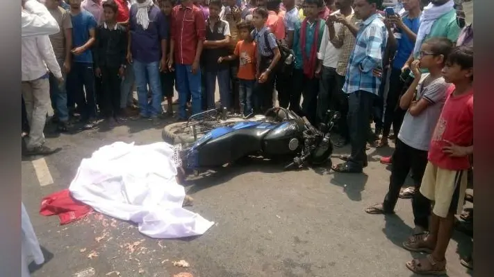 बोकारो : ट्रक ने बाइक सवार को रौंदा, मौके पर ही हुई मौत