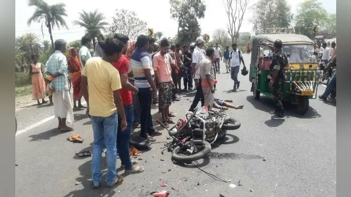 देवघर : बस ने बाइक में मारी जोरदार टक्कर, बाइक को घसीटते हुए ले गयी दूसरी तरफ, दो की मौत