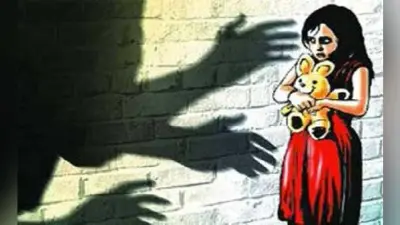 दो किशोरों ने बच्ची से छेड़छाड़ की