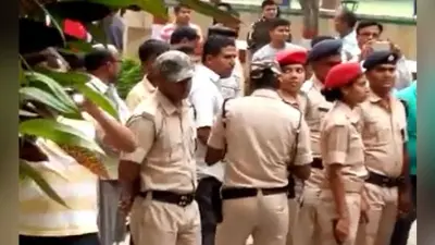 ट्रेन के आगे कूद कर छात्रा ने खुदकुशी की, परिजनों ने वाइस प्रिंसिपल पर लगाया जबरन फेल करने का आरोप