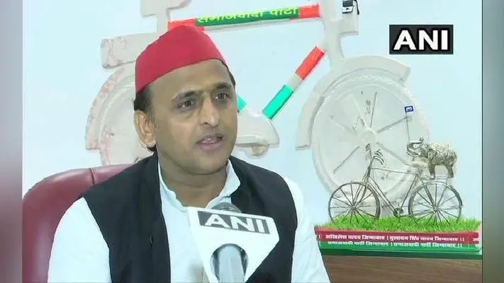 अखिलेश यादव ने कांग्रेस को कोसा, प्रियंका गांधी के ‘वोटकटवा’ वाले बयान पर कही ये बात