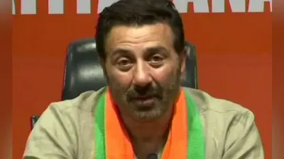 लोकसभा चुनाव 2019 : सनी देओल ने डेरा नानक गुरुद्वारा में मत्था टेका