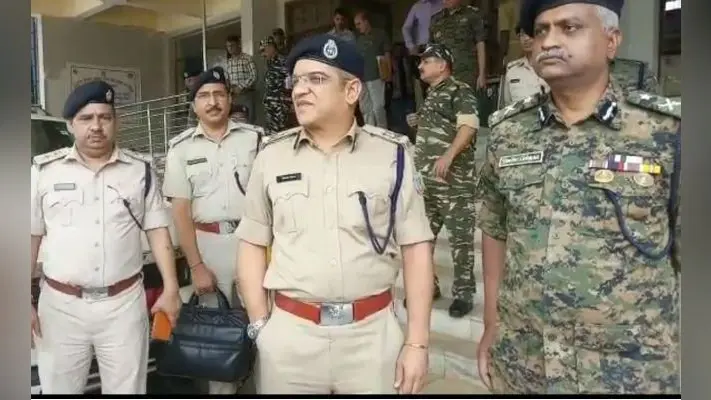 चुनाव तैयारी की समीक्षा करने आईजी पहुंचे सरायकेला, अधिकारियों संग की बैठक