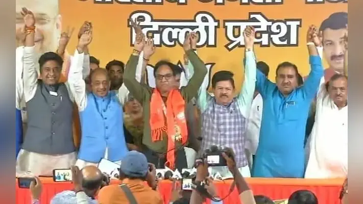 ”आप” विधायक अनिल बाजपेयी भाजपा में शामिल, अलका लांबा ने किया समर्थन