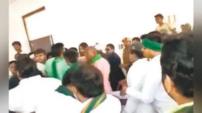 दानापुर : बैनर में अपना नाम व फोटो नहीं देख भड़के तेजप्रताप, पूर्व मुख्यमंत्री राबड़ी देवी की मौजूदगी में हुआ हंगामा