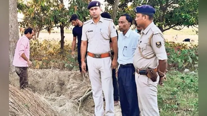 कुचायकोट : दहेज के लिए महिला की हत्या पुलिस ने कब्र से निकाला शव