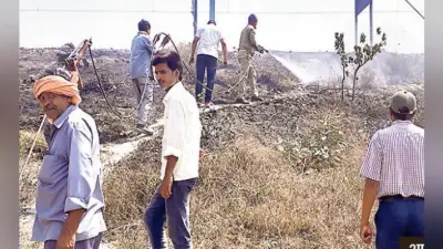 सोनपुर :रेल ट्रैक के पास दोनों तरफ लगी आग, अफरातफरी