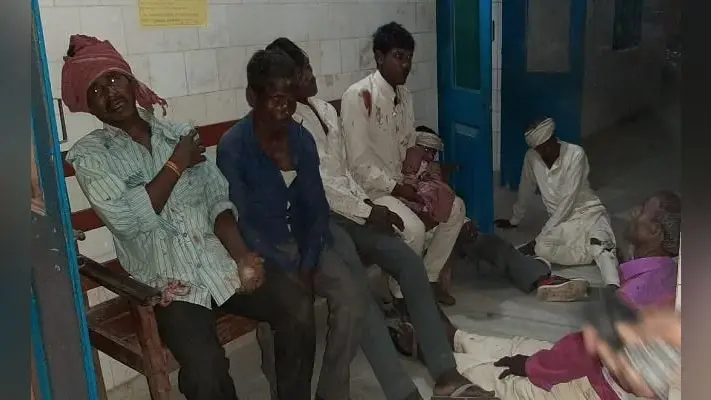 बिहार : सड़क दुर्धटना में दो की मौत, ड्राइवर सहित ग्यारह घायल