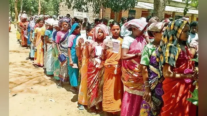 वोट देने का जज्बा, खूंटी में बदल रहे हालात, पत्थलगड़ी वाले इलाके में दिखा उत्साह