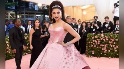#MetGala2019: दीपिका पादुकोण का बार्बी लुक, पिंक गाउन में ऐसे ली इंट्री