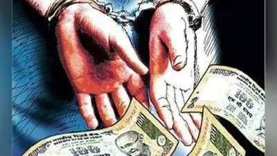 निगरानी ने छपरा में एक इंजीनियर व एक क्लर्क को रिश्वत लेते दबोचा
