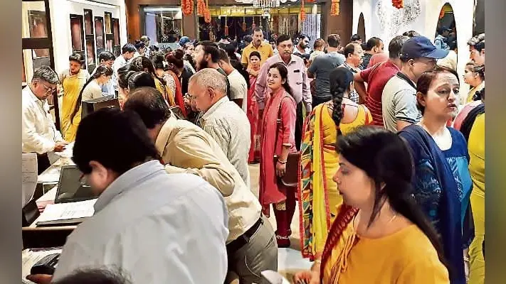 रांची : सोने सा दमका बाजार, उमड़े खरीदार