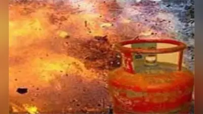 यूपीः गैस सिलिंडर फटने से 20 मकान खाक, मां बेटी की झुलस कर मौत