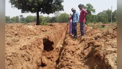 सप्लाई पानी का पाइप लाइन बिछाने के लिए खोदे गये गड्ढे में गिरकर छात्र की मौत, चचेरा भाई घायल