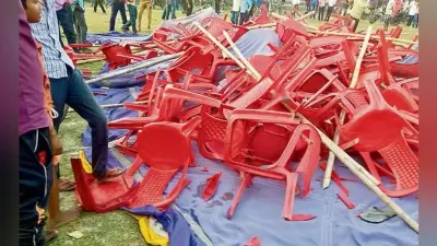 पश्चिमी चंपारण :….जब पवन सिंह के नहीं आने पर हुआ हंगामा, भगदड़ में एक का पैर टूटा