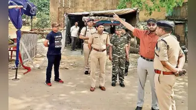 रांची : डीसी ने स्ट्रांग रूम में सुरक्षा व्यवस्था का लिया जायजा