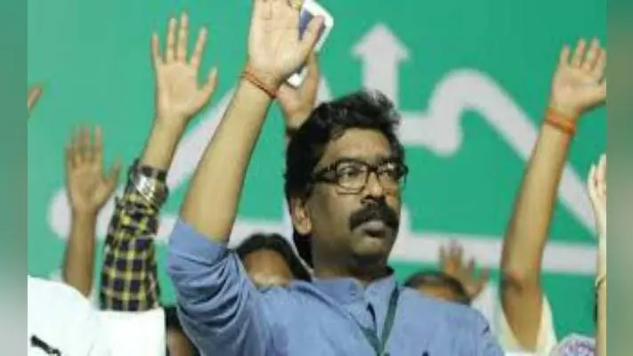 हेमंत ने बरहेट व तालझारी में की चुनावी सभा, कहा – मूलवासियों की जमीन छीनने पर तूली भाजपा