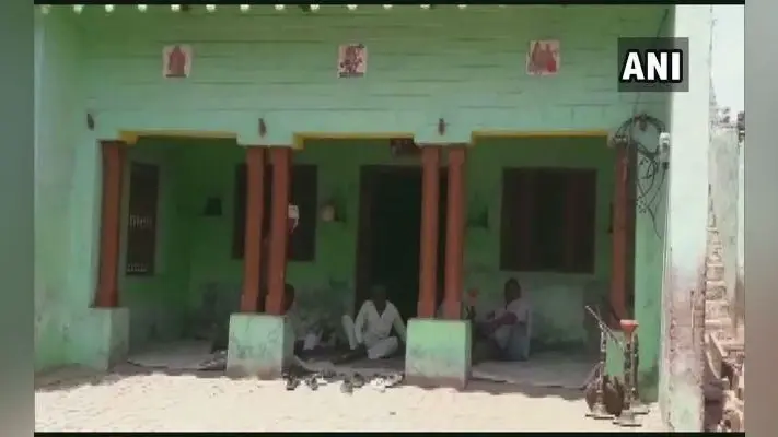सात साल की बच्ची को आवारा कुत्तों ने नोंच-नोंच कर मार डाला