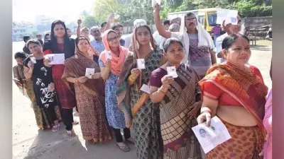 #VotingRound7 BIHAR : पटना में वोट देने वालों में बुजुर्ग मतदाताओं में 83 वर्षीय कैंसर रोगी भी शामिल