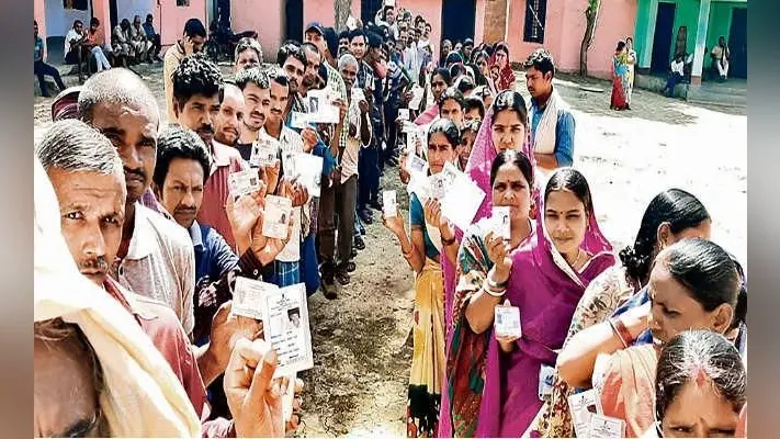 पालीगंज : अराजकता के बीच लोगों ने किया मतदान, वीवीपैट तोड़ा, पुलिस ने चलायीं छह राउंड गोलियां