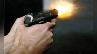 पूर्व मुखिया व पूर्व सरपंच के बीच हुई गोलीबारी