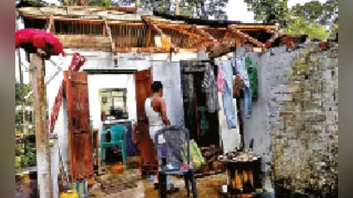 नागराकाटा में आधे घंटे की आंधी ने बरपाया कहर