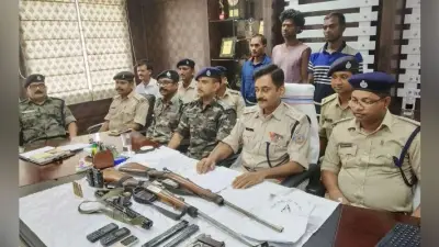 खूंटी : PLFI जोनल कमांडर संजय तोपनो सहित 3 उग्रवादी गिरफ्तार, भारी मात्रा में हथियार बरामद