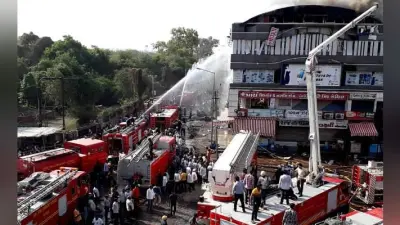 गुजरात : सूरत के एक इमारत में आग लगने से 20 छात्रों की मौत, मुख्यमंत्री ने दिये जांच के आदेश VIDEO