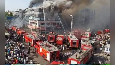 सूरत अग्निकांड: कोचिंग सेंटर का संचालक गिरफ्तार, बिल्डर फरार