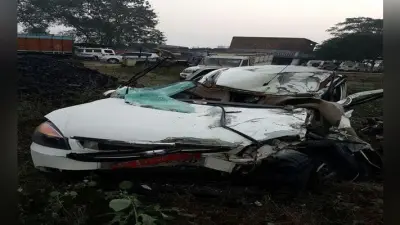 कार चालक ने घर में घुसा दी कार, घायल