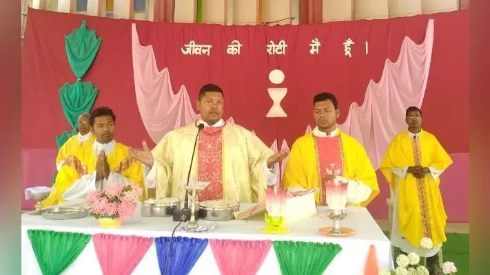 जामपानी पल्ली में 159, बच्चे बच्चियों ने ग्रहण किया प्रथम परम प्रसाद