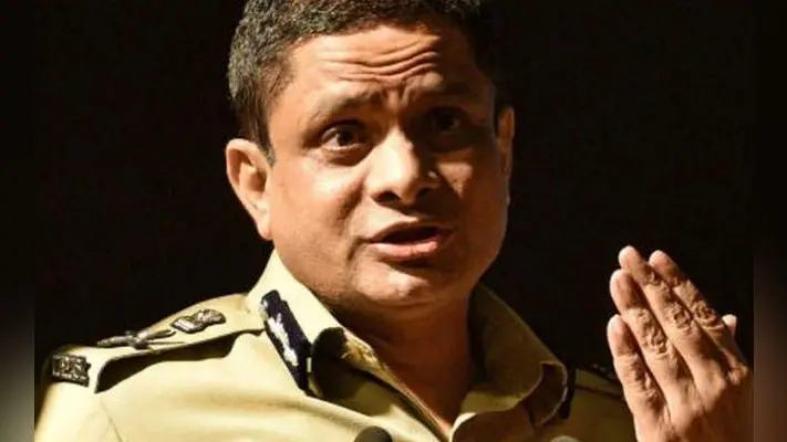 W Bengal : पूर्व सीपी राजीव कुमार के आवास पर पहुंची सीबीआई, सुरक्षाकर्मियों ने रोका